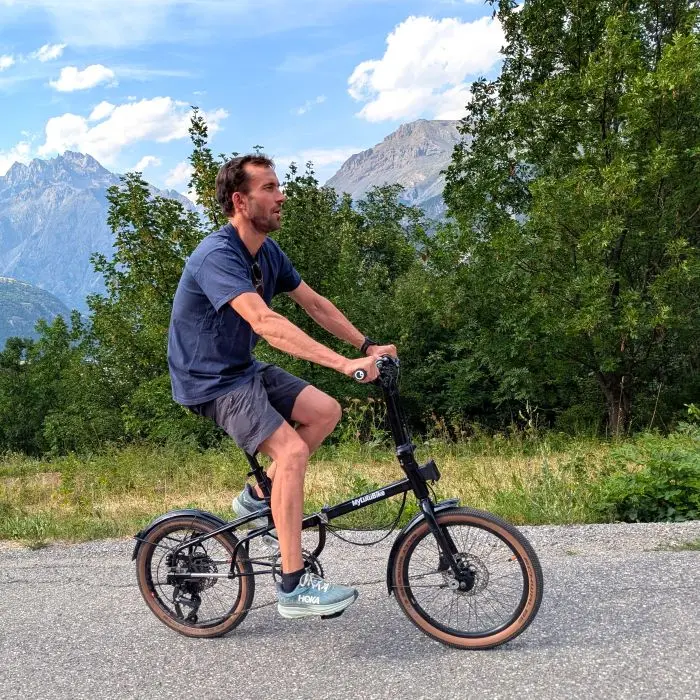 Vélo pliant made in France sur les routes de montagne