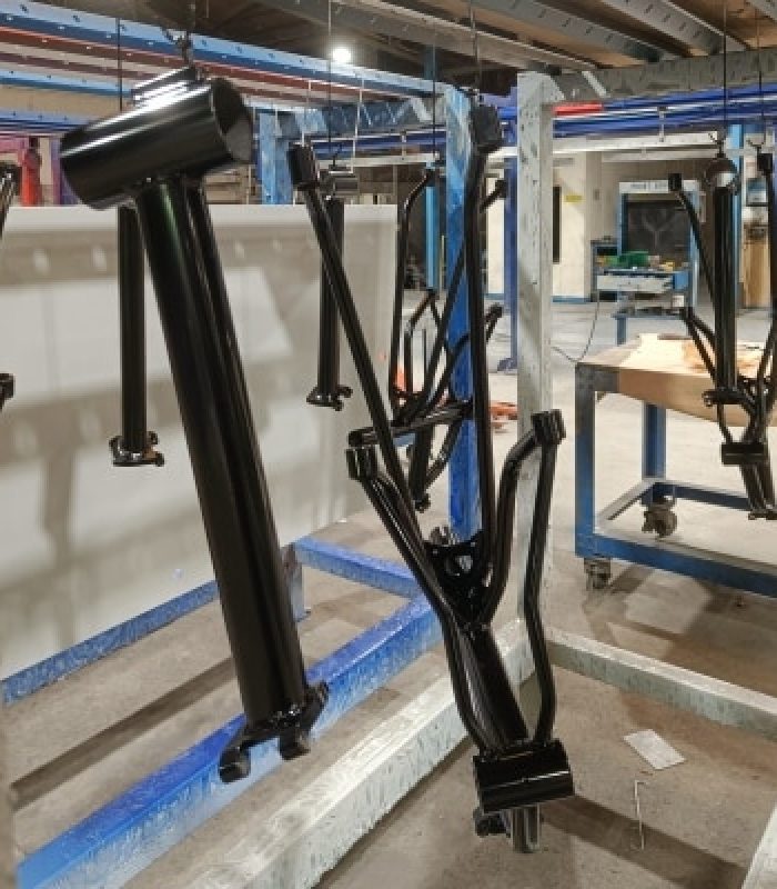 cadre peint noir avec thermolaquage